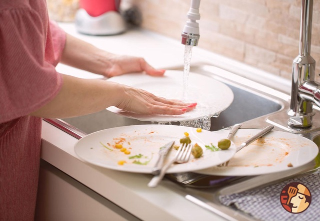 Dùng nước rửa bát sai cách rước độc cho cả nhà, đây là 5 sai lầm phổ biến nhất định phải tránh - Ảnh 2.