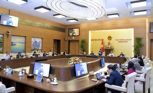 Nhiệm kỳ Quốc hội khóa XIV đã xem xét, quyết định nhiều quyết sách quan trọng của đất nước - Ảnh 2.