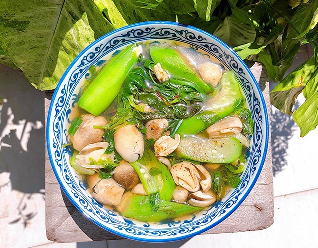 Bon miệng món canh rau dền chay - Ảnh 2.