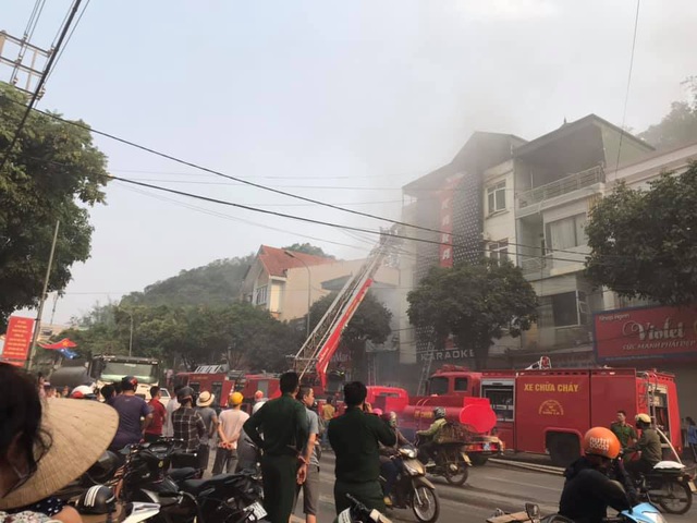 Hình ảnh vụ cháy lớn tại quán karaoke trung tâm TP Sơn La - Ảnh 4.