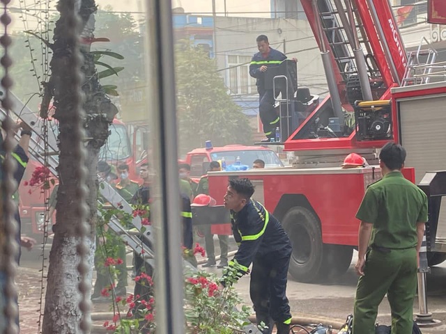 Hình ảnh vụ cháy lớn tại quán karaoke trung tâm TP Sơn La - Ảnh 5.