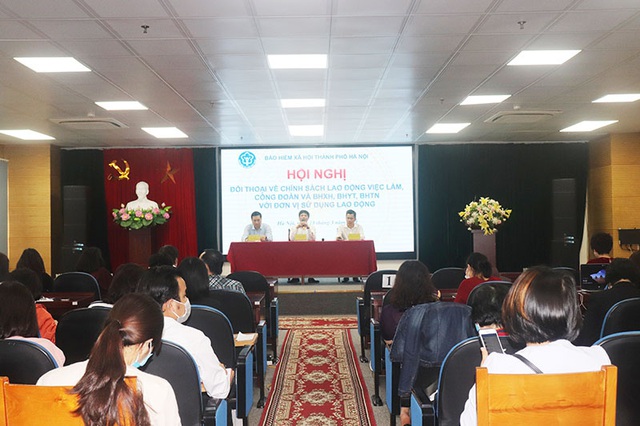 Bảo hiểm xã hội TP Hà Nội tổ chức đối thoại, giải đáp nhiều vấn đề về chính sách an sinh xã hội - Ảnh 2.