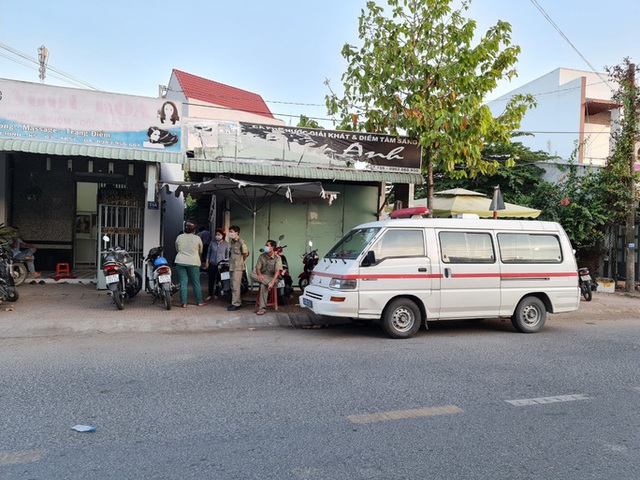  Người phụ nữ làm nghề giác hơi chết nhiều ngày trong phòng trọ  - Ảnh 1.