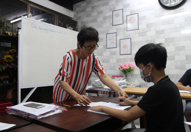 Lớp học miễn phí của bà giáo về hưu ở Đà Nẵng - Ảnh 4.