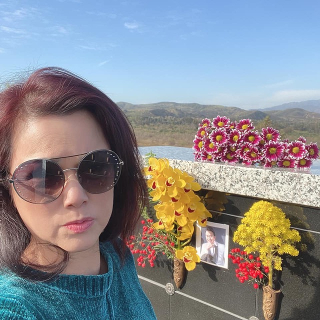 Thúy Nga tiết lộ bà xã Bé Heo mỗi ngày đều đi thăm mộ cố NS Chí Tài, kể điều đặc biệt về người quá cố khiến ai nghe cũng xúc động - Ảnh 6.