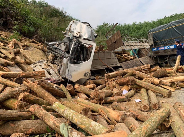 Khởi tố vụ lật xe chở gỗ trên dốc Bả Vai khiến 7 người chết ở Thanh Hóa. - Ảnh 1.