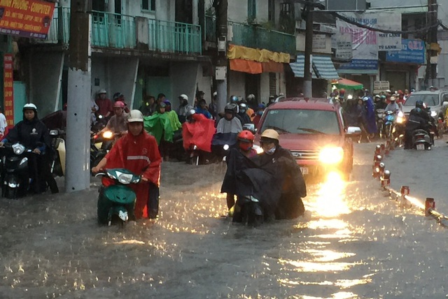 Hồ Chí Minh tập trung xử lý 433 khu vực trọng điểm ngập lụt trong mùa mưa - Ảnh 2.