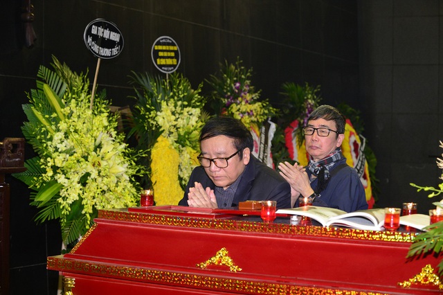 Nhà thơ Hữu Thỉnh, nhà văn Bảo Ninh tiễn biệt lần cuối Tướng về hưu Nguyễn Huy Thiệp  - Ảnh 5.