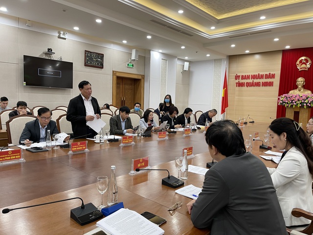 Thứ trưởng Bộ Y Tế Đỗ Xuân Tuyên kiểm tra công tác tiêm vaccine COVID-19 tại Quảng Ninh - Ảnh 2.