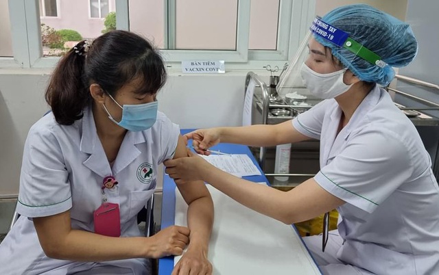 Thêm 1.276 người tiêm vaccine COVID-19 - Ảnh 3.