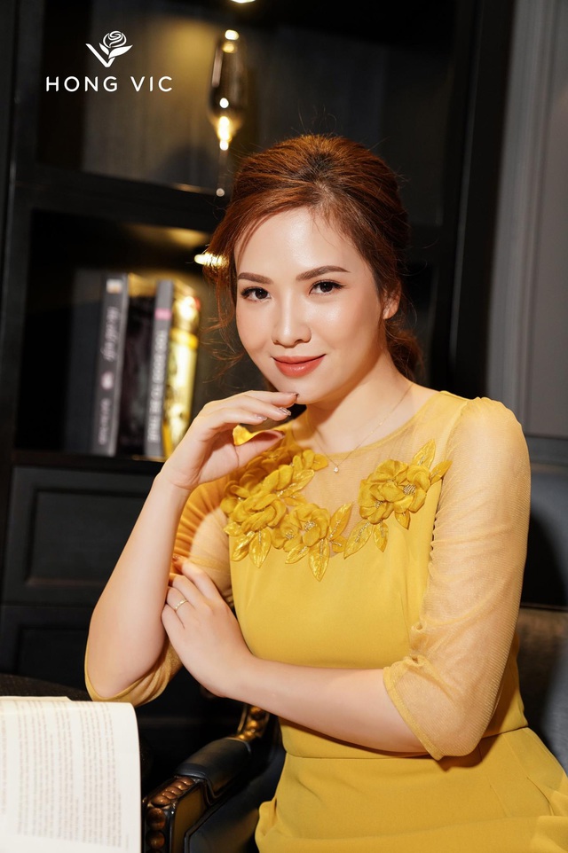 Đan Lê đồng hành trong BST mới của Hong Vic Fashion - Ảnh 4.