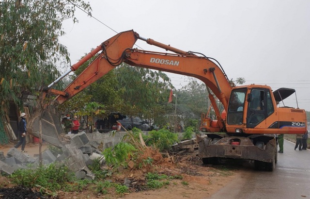 Vĩnh Phúc: Cưỡng chế nhiều công trình lấn chiếm đất công để xây dựng nhà ở - Ảnh 2.