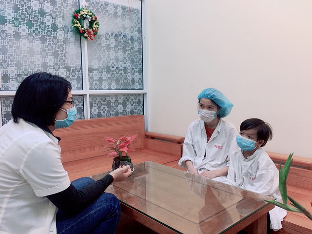 Bé 7 tuổi ở Hà Nội trở thành bệnh nhi nhỏ tuổi nhất Việt Nam ghép tim thành công - Ảnh 2.