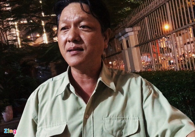Người đàn ông kể lại 8 phút cứu nữ sinh đu lan can trường THCS ở Sài Gòn - Ảnh 2.