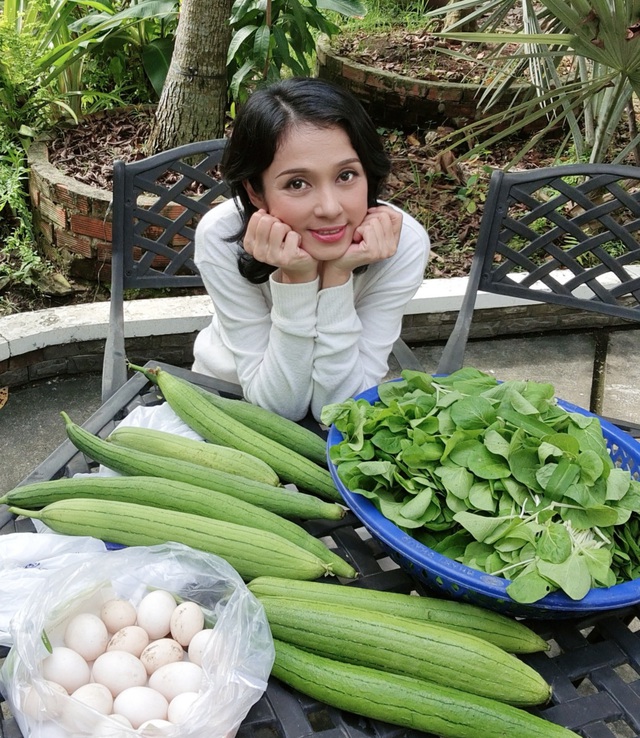 Người đẹp Tây Đô Việt Trinh khoe khu vườn toàn trái cây đặc sản, không thiếu món gì - Ảnh 3.