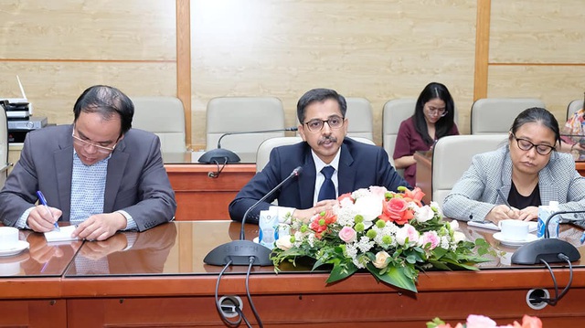 Bộ Y tế thảo luận với Đại sứ Trung Quốc, Ấn Độ và Tham tán công sứ Nga về vaccine phòng COVID-19 - Ảnh 4.