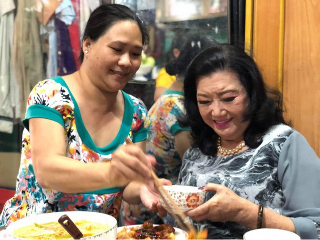 Bữa cơm đầu tiên của NSND Kim Cương và con gái nuôi sau 45 năm - Ảnh 3.