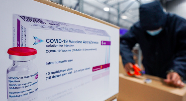 Sáng 8/3, khoảng 250 người đầu tiên ở Việt Nam tiêm vaccine COVID-19 - Ảnh 2.