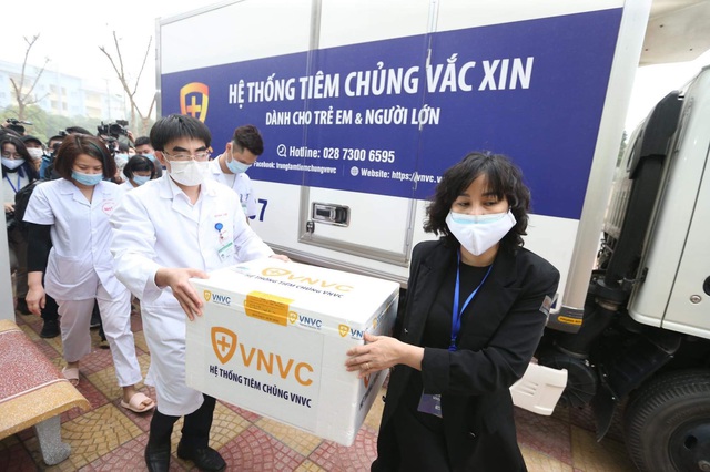 Những người đầu tiên ở Việt Nam tiêm vaccine COVID-19 - Ảnh 12.