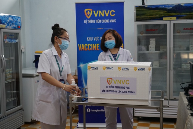 TP.HCM: Cận cảnh nữ bác sĩ nhiều lần hoãn cưới được tiêm phòng vaccine COVID-19 - Ảnh 2.