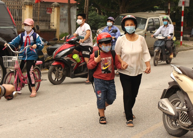 Hình ảnh đẹp cô trò ở nơi xuất hiện chùm ca bệnh COVID-19 đầu tiên tại Hải Dương trở lại trường học - Ảnh 8.