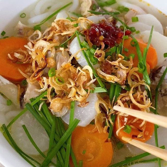 Học cách làm món bánh canh gà hấp dẫn của Hà Tăng khiến người Việt và nước ngoài đều khen - Ảnh 1.