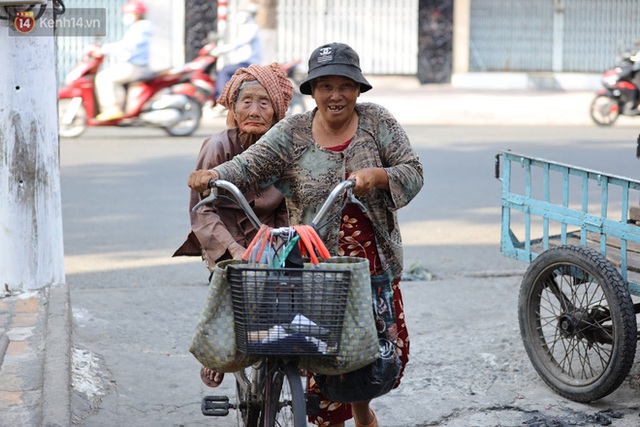 Về miền Tây nghe cụ Út hài hước kể chuyện một đời lo chữ hiếu: Tui đợi má mất thì sẽ lấy chồng, dè đâu má thọ 100 tuổi” - Ảnh 2.