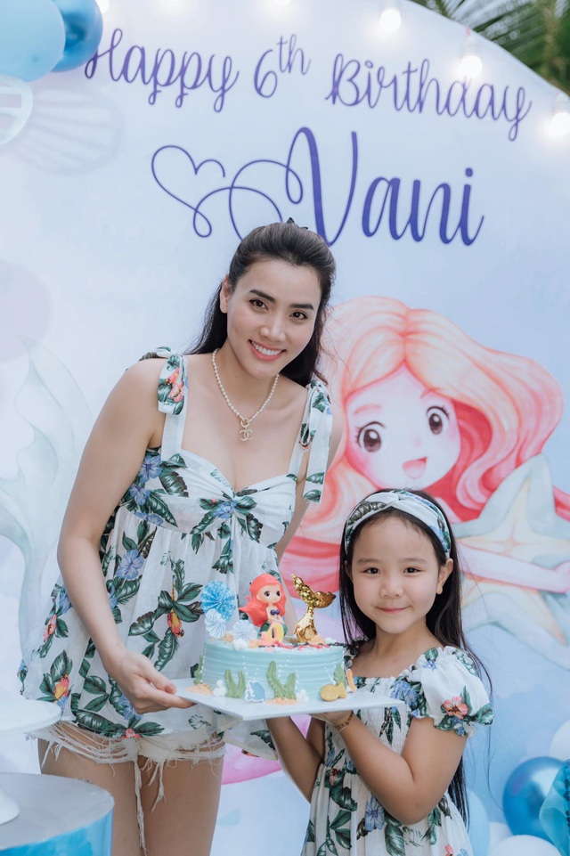 Hết 2 cháu gái thi Hoa hậu, đến con gái Trang Nhung mới 6 tuổi đã được chú ý nhờ nhan sắc gen trội trong tiệc sinh nhật - Ảnh 3.