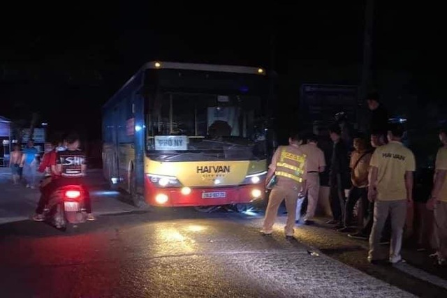 Thêm một vụ tai nạn xe buýt Hải Vân, người đi xe máy tử vong - Ảnh 1.