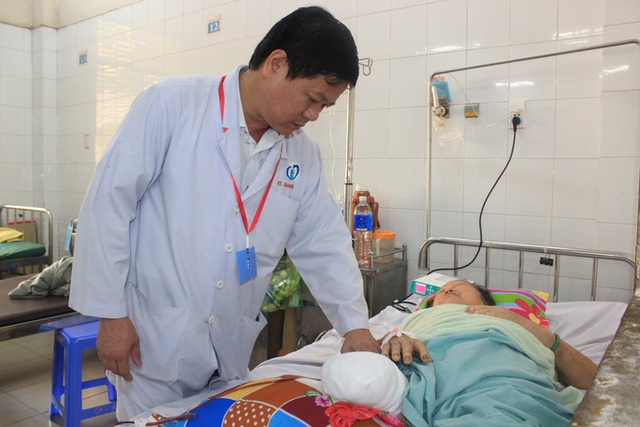  Kinh hãi người phụ nữ ở Đồng Nai bị cắt cụt chân vì đắp lá sim  - Ảnh 2.