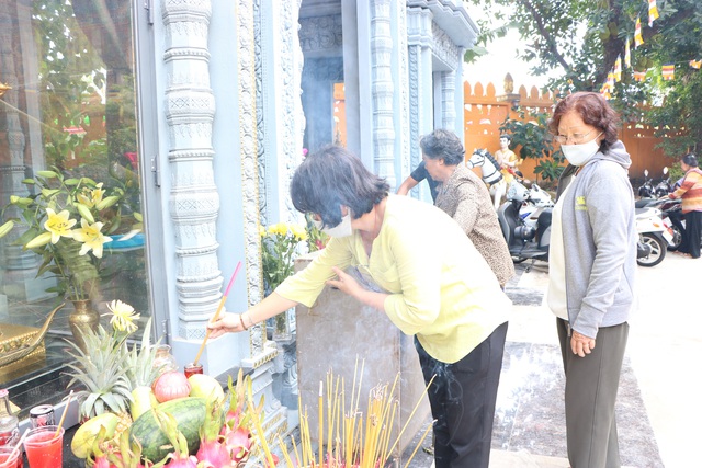 Người Khmer ở Sài Gòn đón Tết cổ truyền Chol Chnam Thmay - Ảnh 3.
