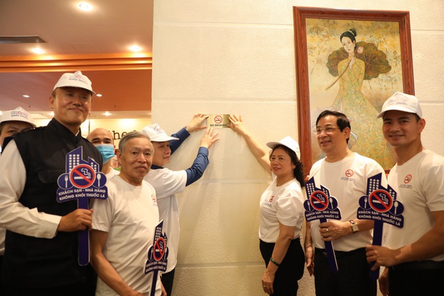 Hà Nội: 200 khách sạn, nhà hàng cam kết xây dựng môi trường không khói thuốc - Ảnh 2.