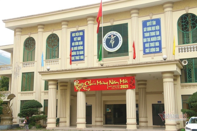 Chưa hết vướng trong vụ hàng trăm học viên trường Múa kêu cứu - Ảnh 1.