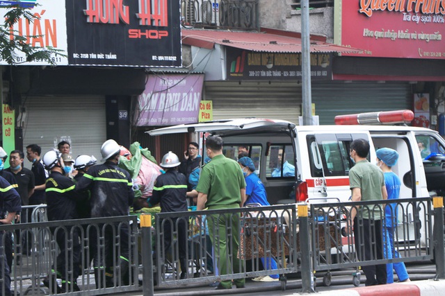 Nỗ lực cứu người không thành trong vụ cháy cửa hàng khiến 4 người chết ở Hà Nội - Ảnh 3.