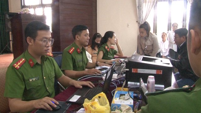 Thừa Thiên – Huế: Công an làm việc xuyên ngày, đêm cấp thẻ căn cước công dân - Ảnh 7.