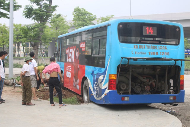 Yêu cầu khẩn trương rà soát sau 3 vụ tai nạn chết người liên quan đến xe buýt ở Hà Nội - Ảnh 3.