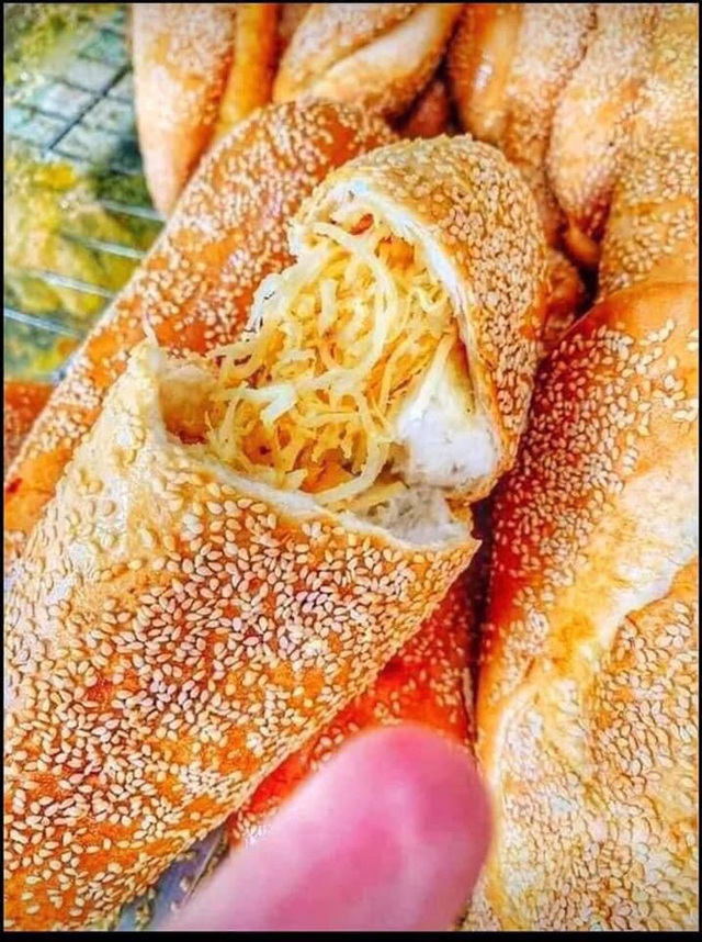 Đặt mua b&aacute;nh m&igrave; si&ecirc;u dừa, th&agrave;nh phẩm đến tay g&acirc;y cho&aacute;ng v&aacute;ng: Lưa thưa v&agrave;i hạt vừng, c&ograve;n dừa t&agrave;ng h&igrave;nh - Ảnh 2.