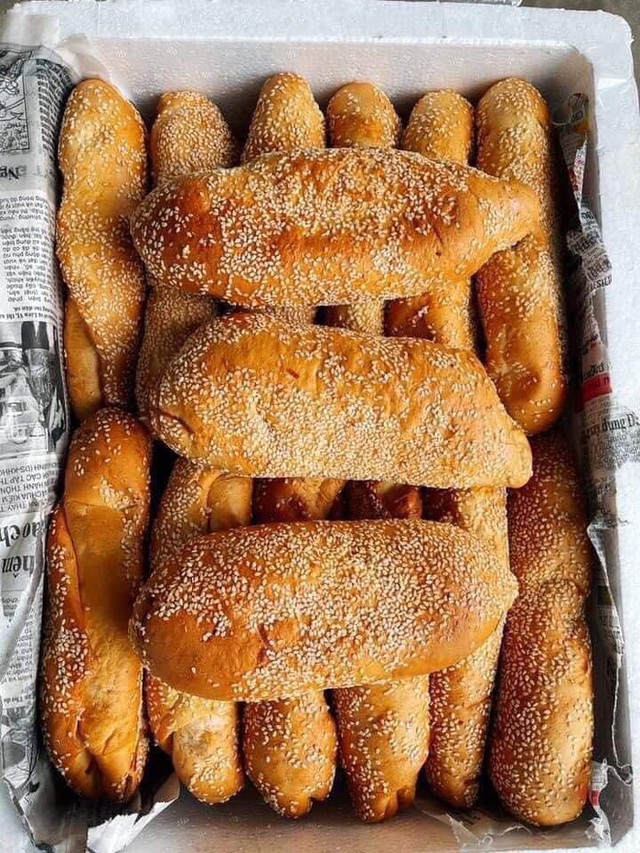 Đặt mua b&aacute;nh m&igrave; si&ecirc;u dừa, th&agrave;nh phẩm đến tay g&acirc;y cho&aacute;ng v&aacute;ng: Lưa thưa v&agrave;i hạt vừng, c&ograve;n dừa t&agrave;ng h&igrave;nh - Ảnh 3.