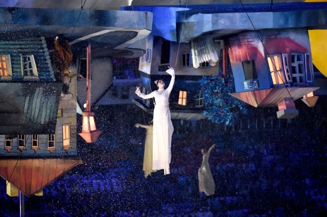 S&acirc;u lắng v&agrave; x&uacute;c động lễ bế mạc Olympic Sochi 17