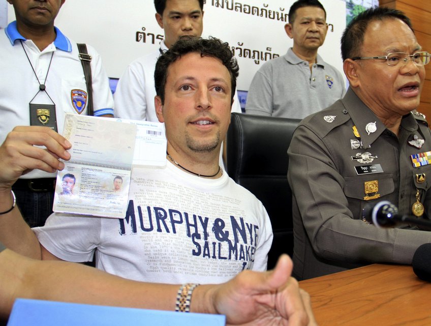 Hai kẻ giả mạo mua vé chuyến bay MH370 cùng nhau 1