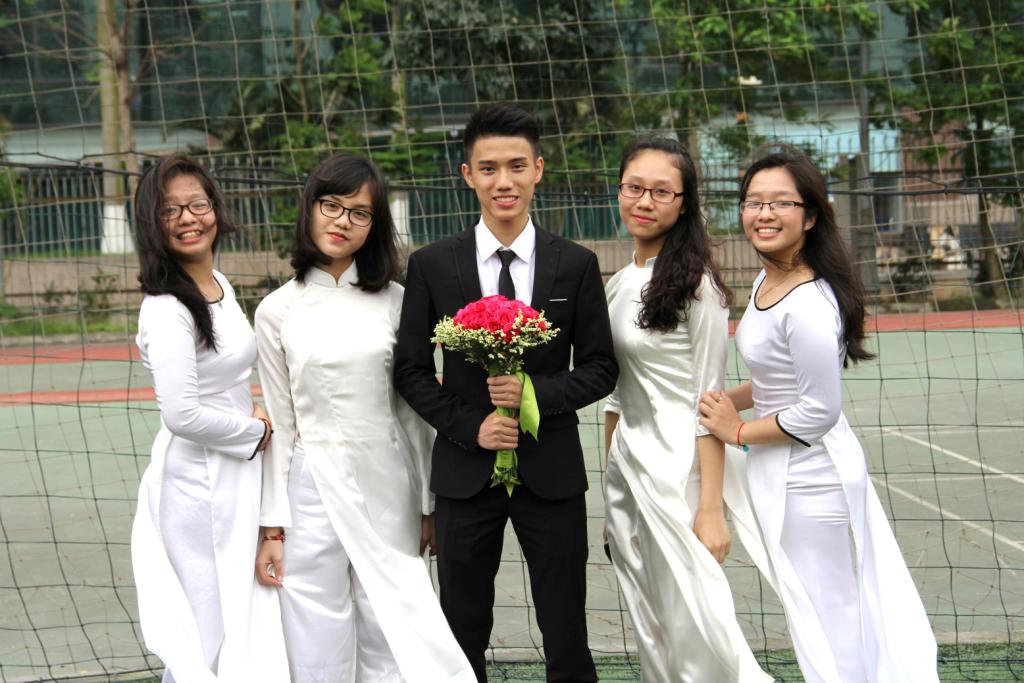 Tinh khôi nữ sinh trường Ams trong ngày hội áo dài 12 Tinh khôi nữ sinh trường Ams trong ngày hội áo dài 12