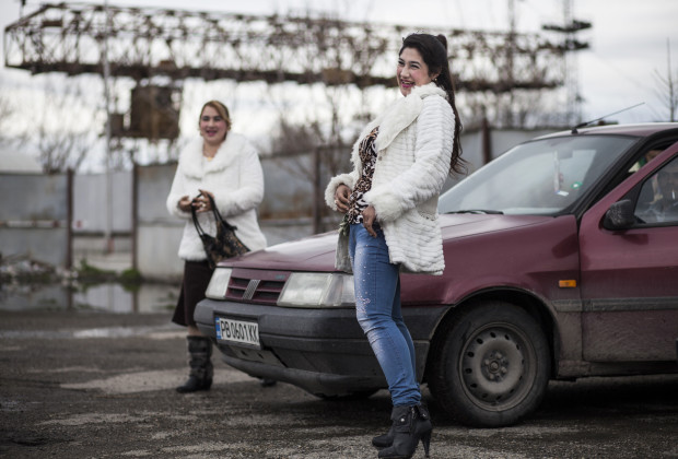 Đi "chợ" mua c&ocirc; d&acirc;u 7