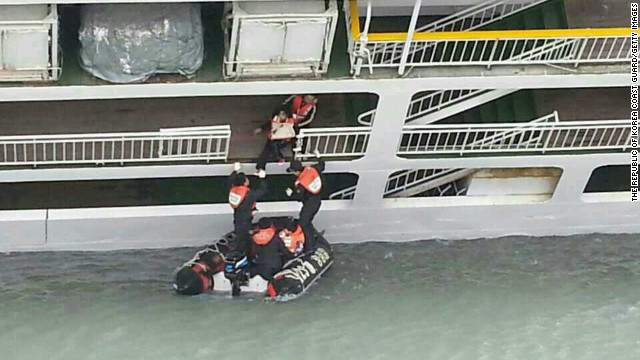 Tàu biển Hàn Quốc bị chìm, cảnh tượng kinh hoàng như tàu Titanic 6 Tàu biển Hàn Quốc bị chìm, cảnh tượng kinh hoàng như tàu Titanic 6