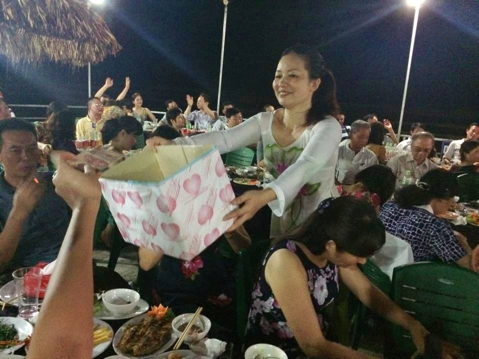 Cựu học sinh khối chuyên PTTH Lam Sơn đồng hành "Cùng ngư dân bám biển" 1