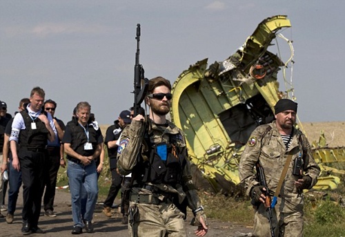Tình tiết mới nhất: Buồng lái MH17 bị cưa đôi 1