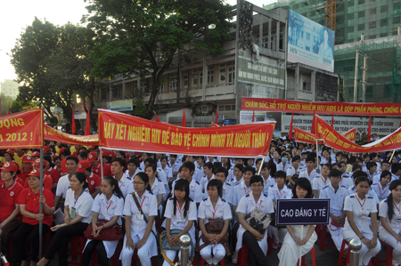 Hành động vì mục tiêu "không còn người nhiễm mới HIV" 7 Hành động vì mục tiêu "không còn người nhiễm mới HIV" 7