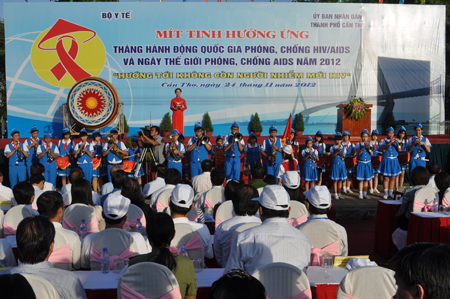 Hành động vì mục tiêu "không còn người nhiễm mới HIV" 5 Hành động vì mục tiêu "không còn người nhiễm mới HIV" 5