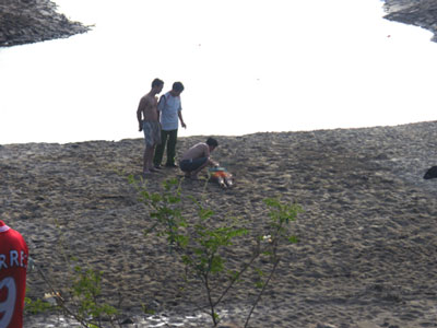 Học sinh lớp 5 chết đuối khi đi chăn b&ograve;  1