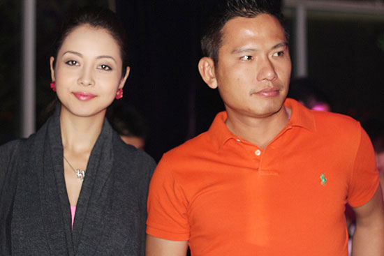 Jennifer Phạm tình tứ bên chồng sắp cưới 6