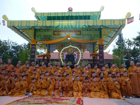 Tượng Phật ho&agrave;ng bằng ngọc d&aacute;t v&agrave;ng sắp về đến H&agrave; Nội 2